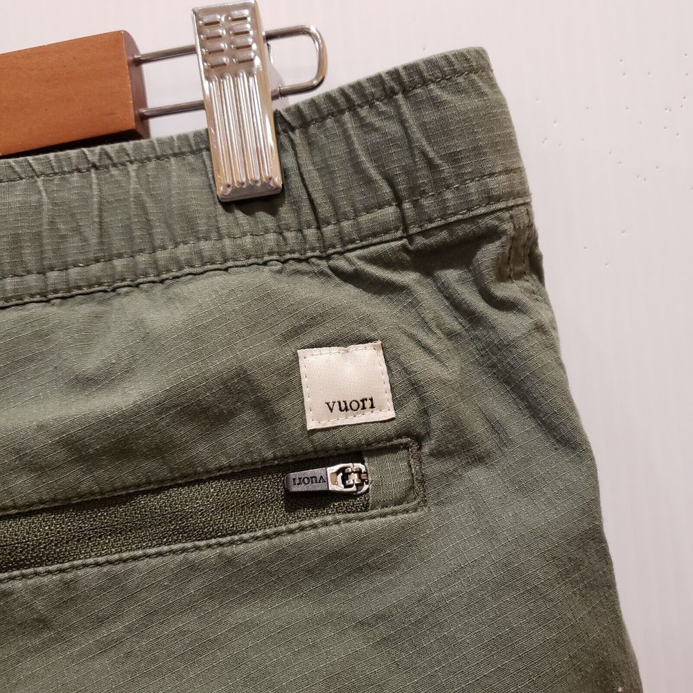 Vuori Ripstop Women's size Medium activewear hiking casual 28" inseam army green - Picture 4 of 9